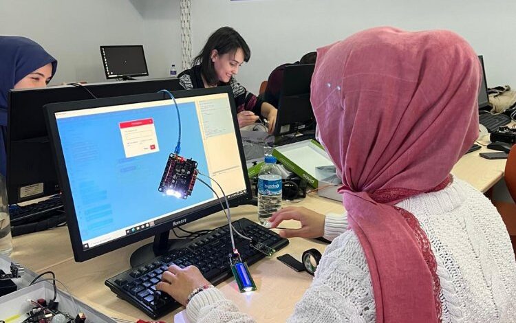 99 robotik eğitmene kodlama eğitimi