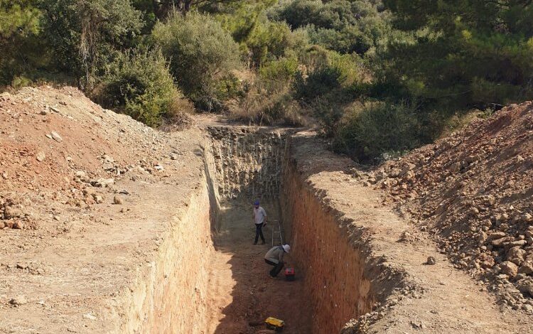 Hendek açıldı… Gümüldür Fayı’nı inceliyorlar Hendek açıldı… Gümüldür Fayı’nı inceliyorlar