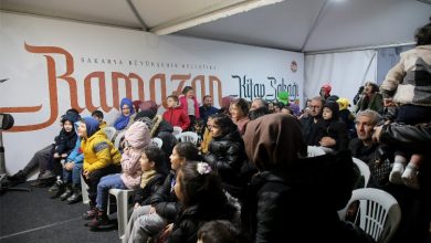 Ramazan Sokağı’na neşe katan gölge oyunu