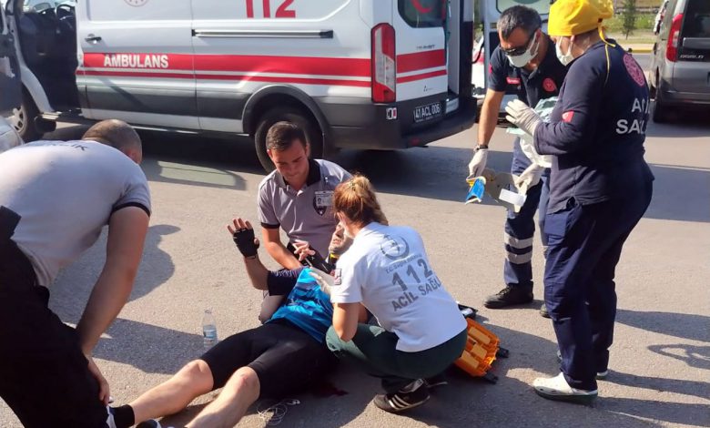 Kocaeli’de kaza yapan bisikletliye ilk müdahale Zabıta’dan