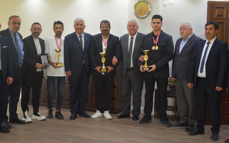 İzmirli berberlerin büyük başarısı İzmirli berberlerin büyük başarısı