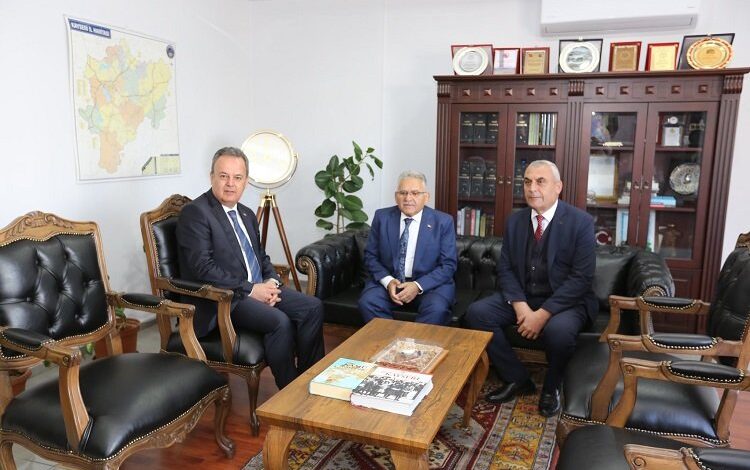 Memduh Büyükkılıç’tan Melikgazi Kaymakamlığı’na ziyaret