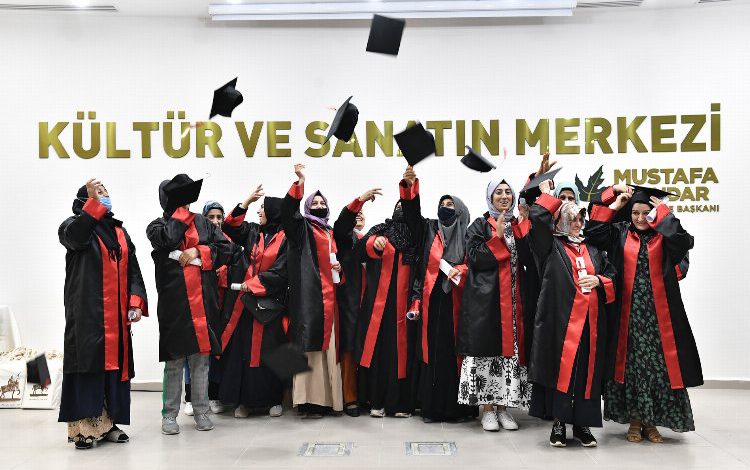 Bursa Osmangazi’de yetişkinler kep attı