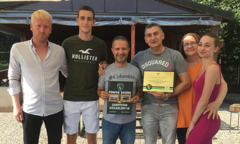 İzmit’ten Mirkovic’i duygulandıran plaket İzmit’ten Mirkovic’i duygulandıran plaket