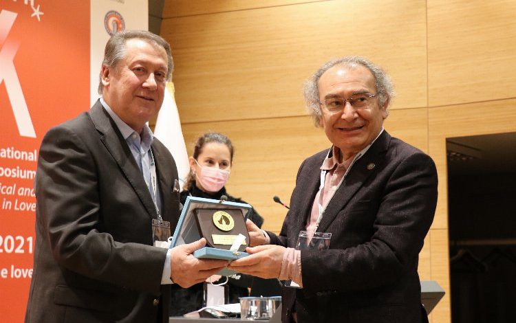 ‘ Aşk, girdiği kabın şeklini alıyor’