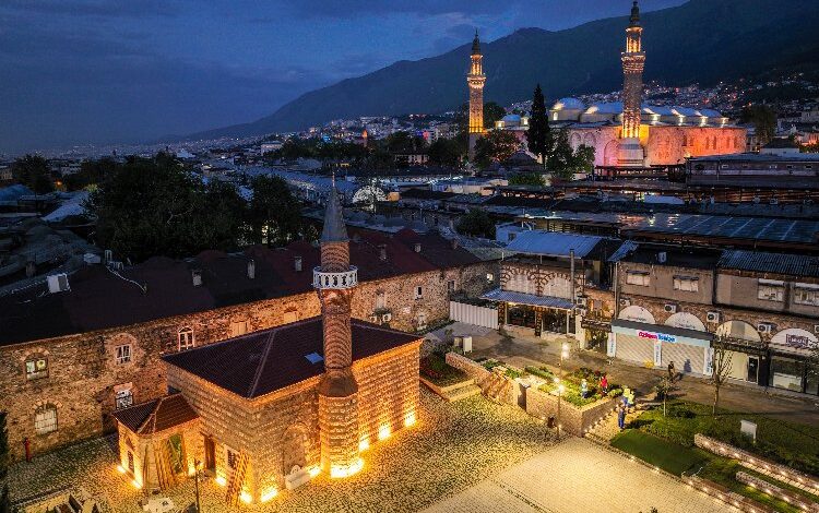 Bursa’da tarihi mescitte 65 yıl sonra ilk Cuma Bursa’da tarihi mescitte 65 yıl sonra ilk Cuma