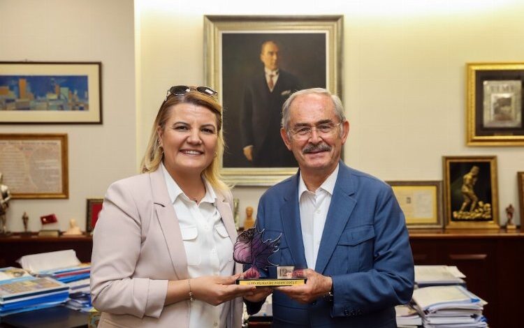 Büyükerşen’e “Altın Pişmaniye Başarı Ödülü”