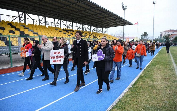 Edirne’de kadın şiddetine karşı farkındalık yürüyüşü