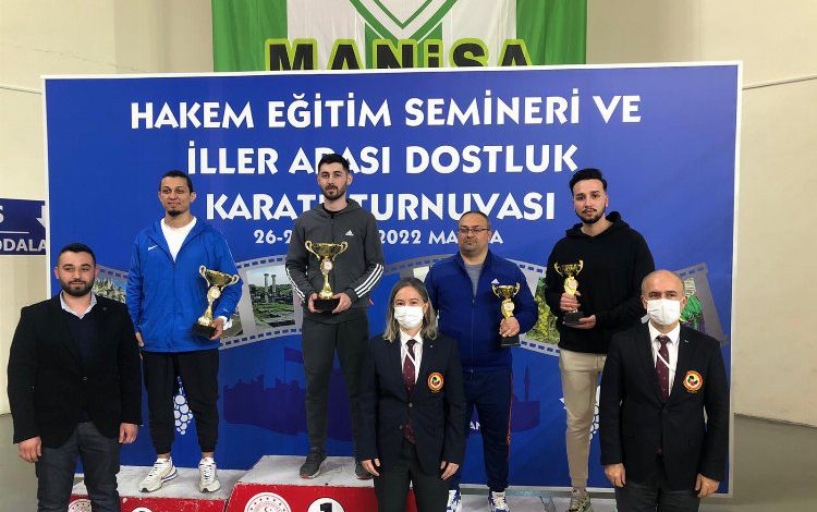 Manisa BBSK Karate Dostluk Turnuvasında şampiyon oldu Manisa BBSK Karate Dostluk Turnuvasında şampiyon oldu