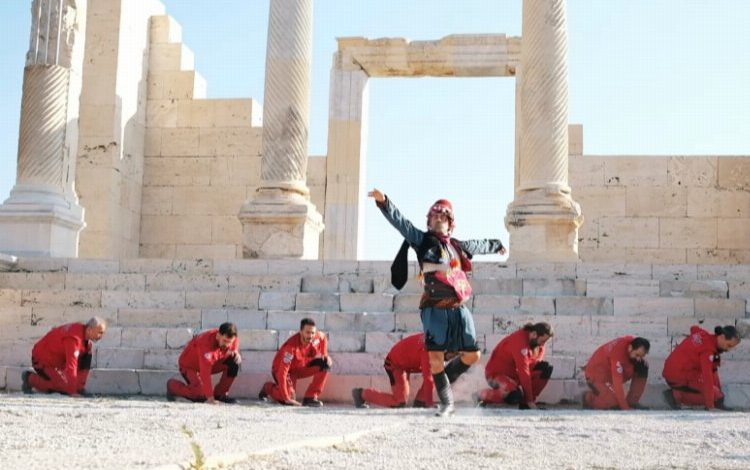 AKUT Denizli’den Zafer’e ‘Zeybek’li kutlama AKUT Denizli’den Zafer’e ‘Zeybek’li kutlama