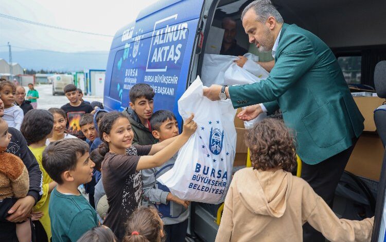 Afet bölgesinde Bursa küçükleri sevindirdi Afet bölgesinde Bursa küçükleri sevindirdi