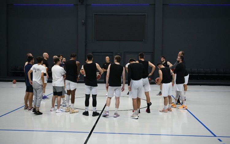 Yenilenen salonda sezona hazırlanıyorlar Yenilenen salonda sezona hazırlanıyorlar