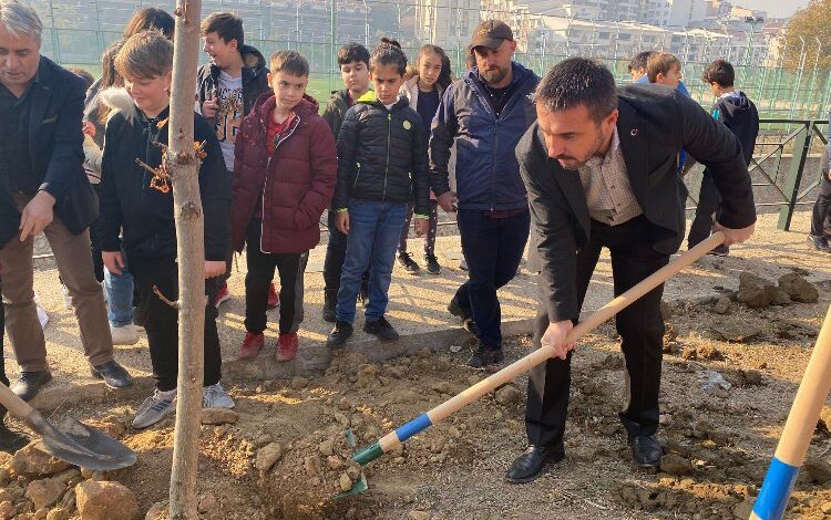 Bursa Kestel Belediyesi’nden ‘ağaç’ seferberliği Bursa Kestel Belediyesi’nden ‘ağaç’ seferberliği
