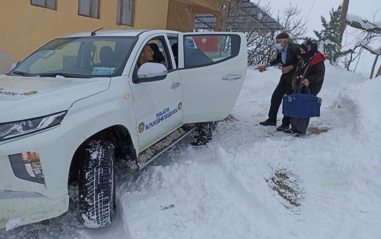 Malatya yolda kalanların imdadına yetişti Malatya yolda kalanların imdadına yetişti