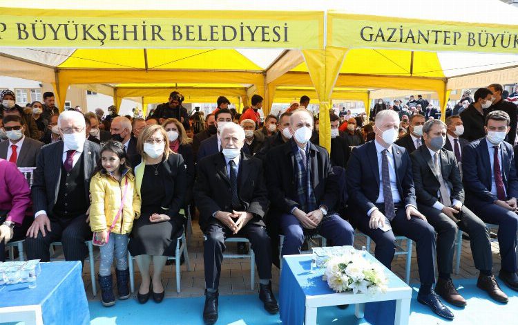 Kurtulmuş: “Gaziantep her açıdan örnek bir şehir” Kurtulmuş: “Gaziantep her açıdan örnek bir şehir”