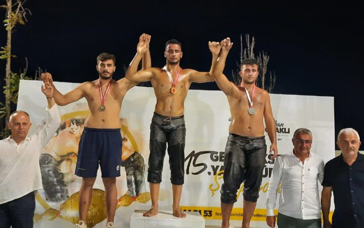 İzmitli pehlivanlar Şile’den 5 madalya ile döndü İzmitli pehlivanlar Şile’den 5 madalya ile döndü