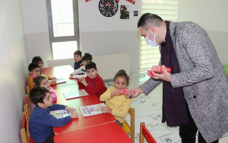 Manisa Büyükşehir’in miniklerine tatlı sürpriz Manisa Büyükşehir’in miniklerine tatlı sürpriz