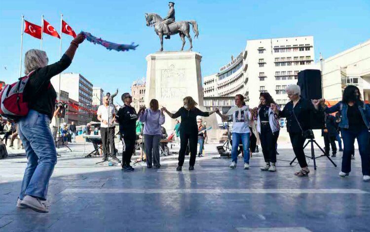 Başkent sokaklarında 100. yıl coşkusu Başkent sokaklarında 100. yıl coşkusu