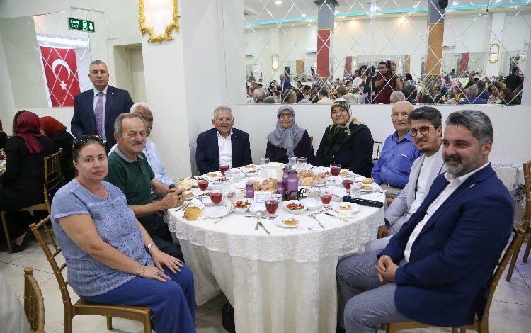 Kayseri protokolü şehit aileleriyle buluştu