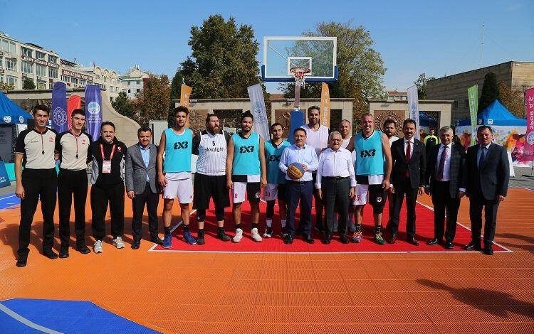 Kayseri protokolünün basketbol coşkusu Kayseri protokolünün basketbol coşkusu