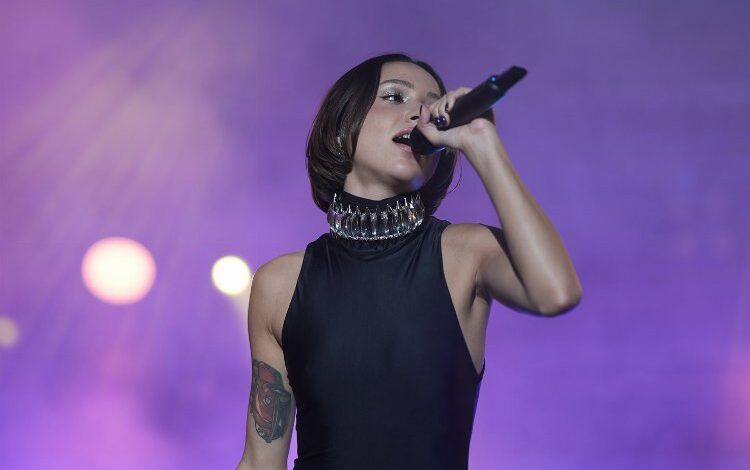 Zeynep Bastık lavanta işine giriyor Zeynep Bastık lavanta işine giriyor