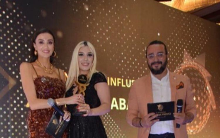 Zeynep Odabaşoğlu’na ‘Yılın Kadın Influencer’ ödülü
