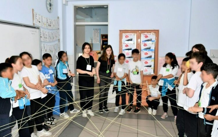 Gönüllülerden “çocuk hakları” çalışması