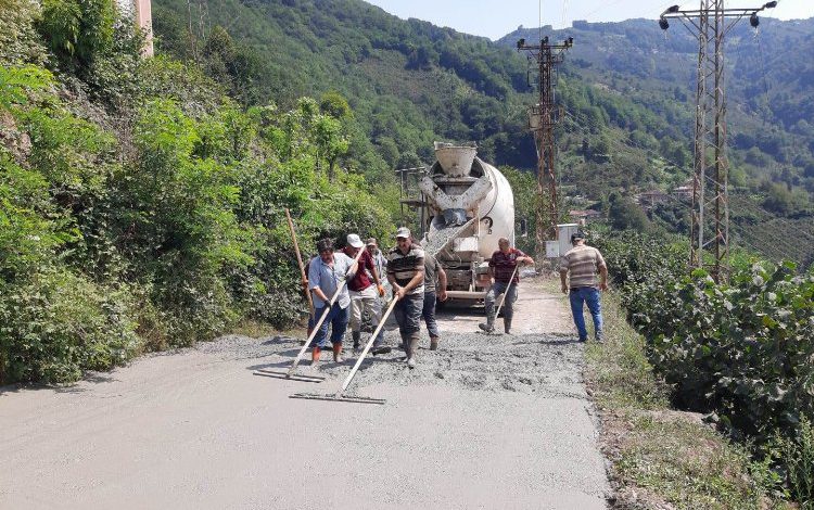 Beton asfalta vatandaşlar da el attı