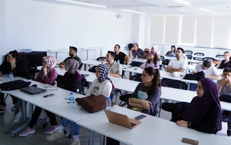 Bursa’da genç girişimcilere ‘fırtınada uyuma’ tüyoları