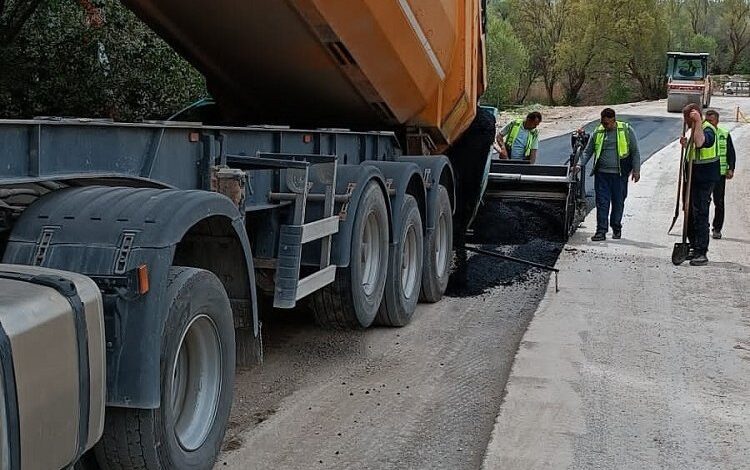 Kayseri Akkışla’da sıcak asfalt çalışması