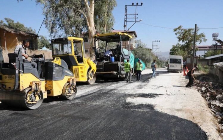 Hatay’da okul yolları asfaltlanıyor Hatay’da okul yolları asfaltlanıyor