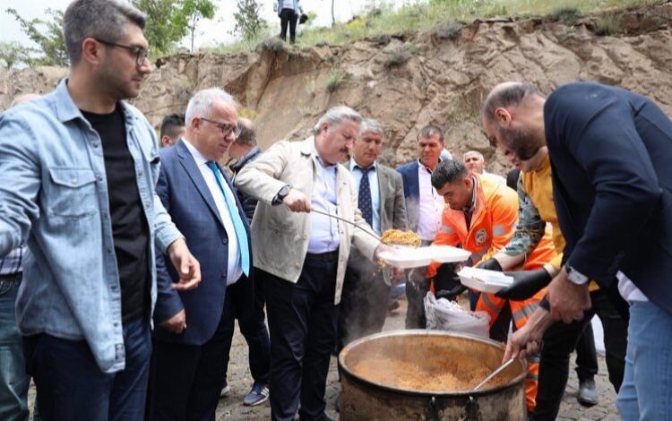 645. Mimarsinan Evliyalar Günü’ne yoğun ilgi 645. Mimarsinan Evliyalar Günü’ne yoğun ilgi
