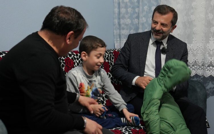 Bursa Gürsu’da bayramlıklar Mustafa Amca’dan