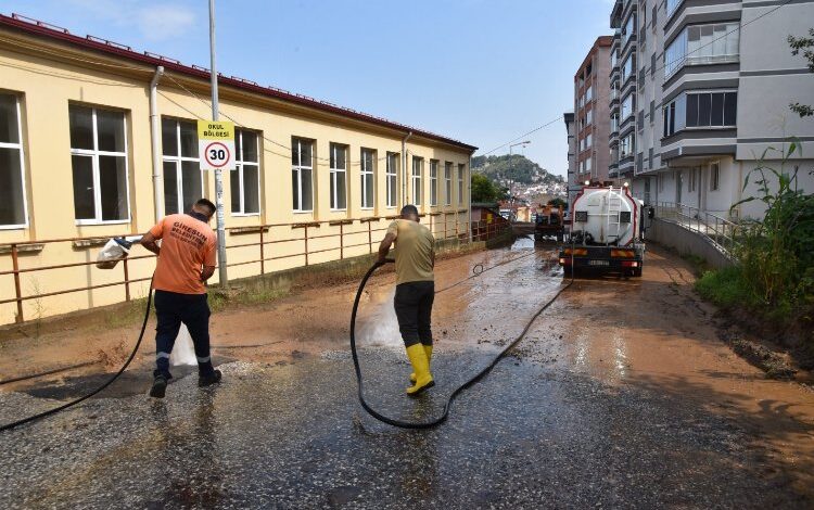 Afetin izleri siliniyor