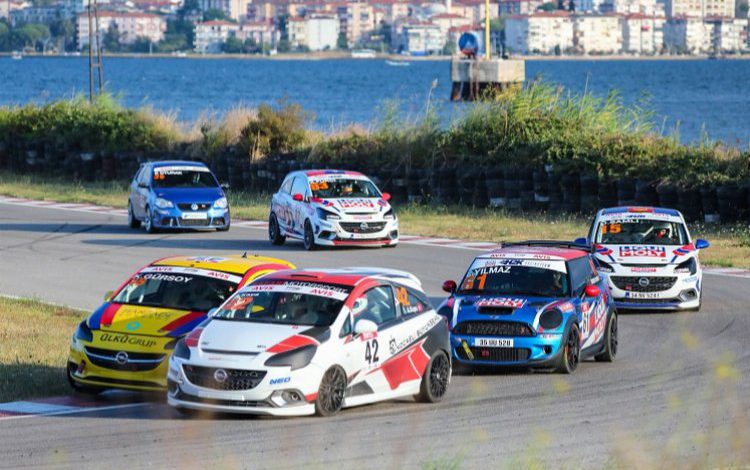 Körfez’de yarış heyecanı doruğa çıktı Körfez’de yarış heyecanı doruğa çıktı