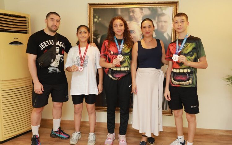 Şampiyon sporculardan Selçuk Belediyesi’ne ziyaret