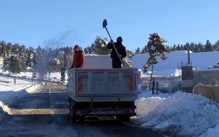 Gaziantep Büyükşehir karla mücadelede sahada Gaziantep Büyükşehir karla mücadelede sahada