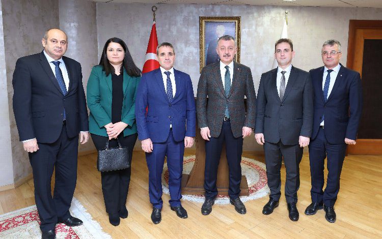 “Sizler bizim baş tacımızsınız. Atalarımızın yadigârısınız”