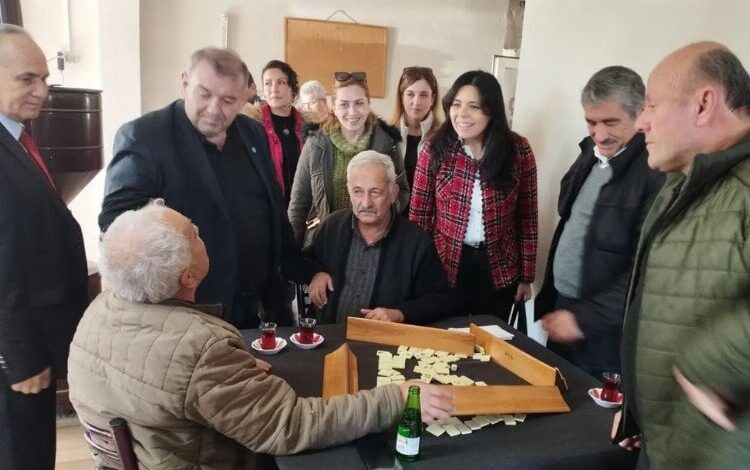 İzmit’te İYİ Partililerden ‘çat kapı’ İzmit’te İYİ Partililerden ‘çat kapı’