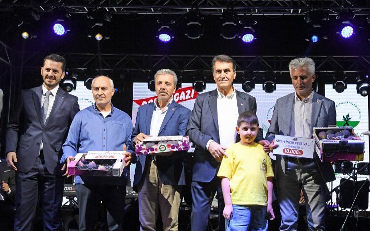 Bursa Osmangazi’de siyah incirler yarıştı