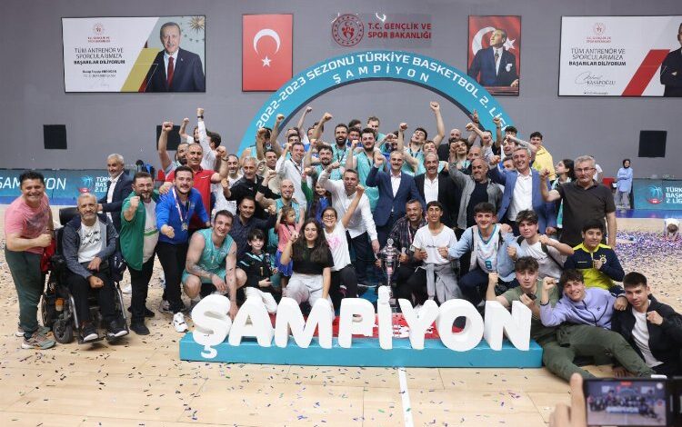 Çayırova Belediyesi 2. Lig’de şampiyon oldu