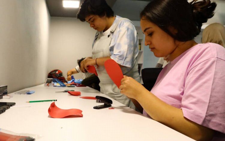 Gençler, çocuklar için çalışacak Gençler, çocuklar için çalışacak