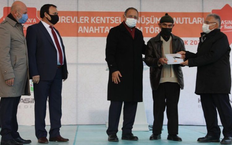 Kayseri Kocasinan’da anahtarlar teslim ediliyor