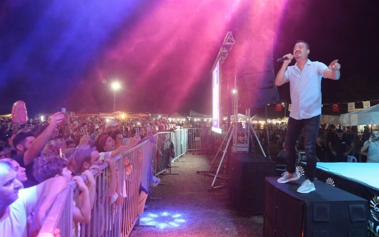 Gölcük’te ‘yazlık’ şenlik Gölcük’te ‘yazlık’ şenlik