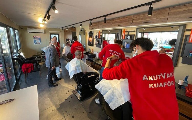 AKUT Vakfı’ndan Hatay’a kuaför hediyesi