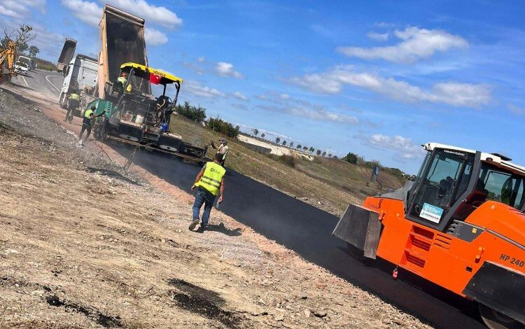 Kandıra Akçakese köy içi yolu genişletildi Kandıra Akçakese köy içi yolu genişletildi