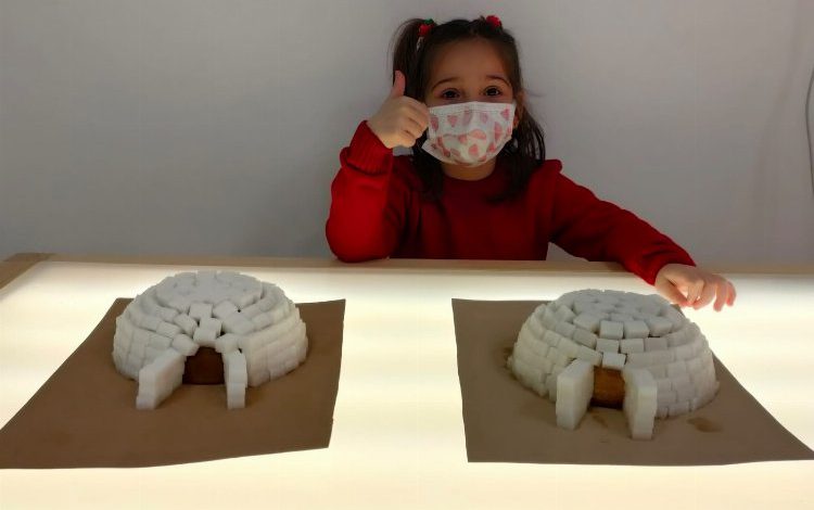 İzmit’te Çınar Çocuk Evi’nde minikler iglo yaptı İzmit’te Çınar Çocuk Evi’nde minikler iglo yaptı