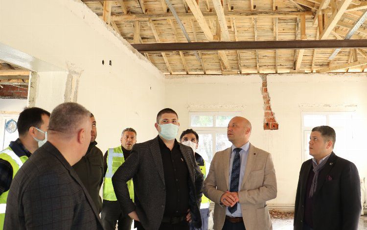 Manisa Akhisar Kültürpark’ta yenileme çalışmaları sürüyor Manisa Akhisar Kültürpark’ta yenileme çalışmaları sürüyor