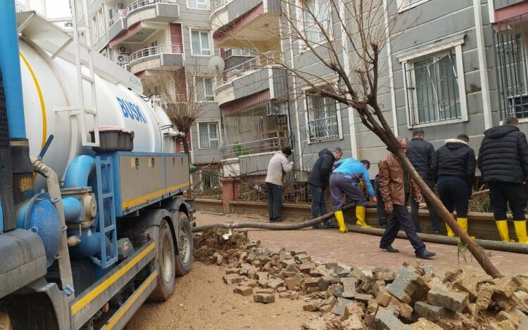 BUSKİ, Şanlıurfa’da selin izlerini siliyor BUSKİ, Şanlıurfa’da selin izlerini siliyor