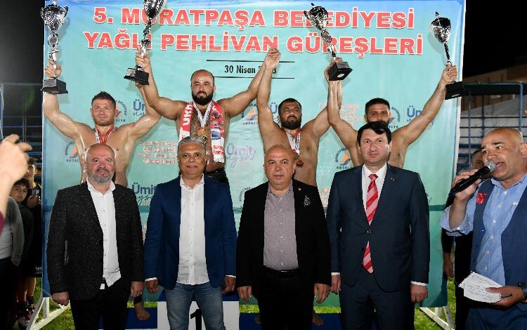 Video hakemli ilk güreşlerin başpehlivanı Orhan Okulu oldu